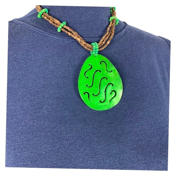 Handmade Tribal Islander Primitive Choker Beaded Painted Shell Pendant - Picture 6 of 6